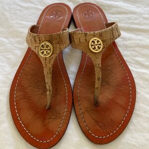 Tory Burch Cameron Thing - Cork with metallic logo 7,5